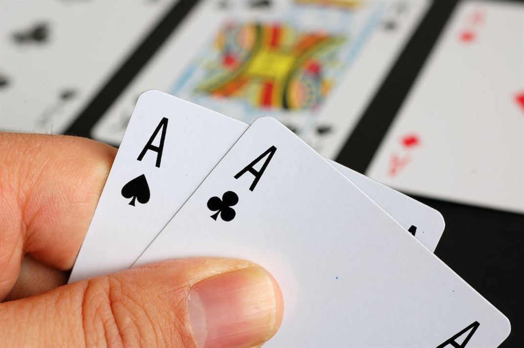 Crafting the Perfect Poker Hand: An Artful Approach