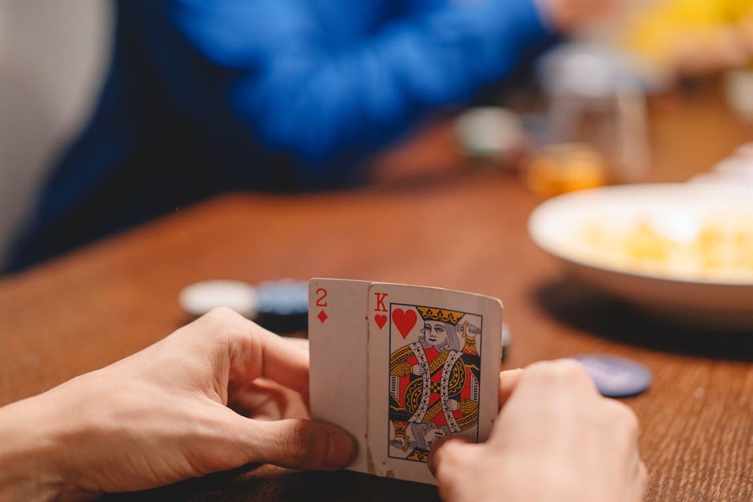 Timing and Tells: Mastering the Poker Bluff