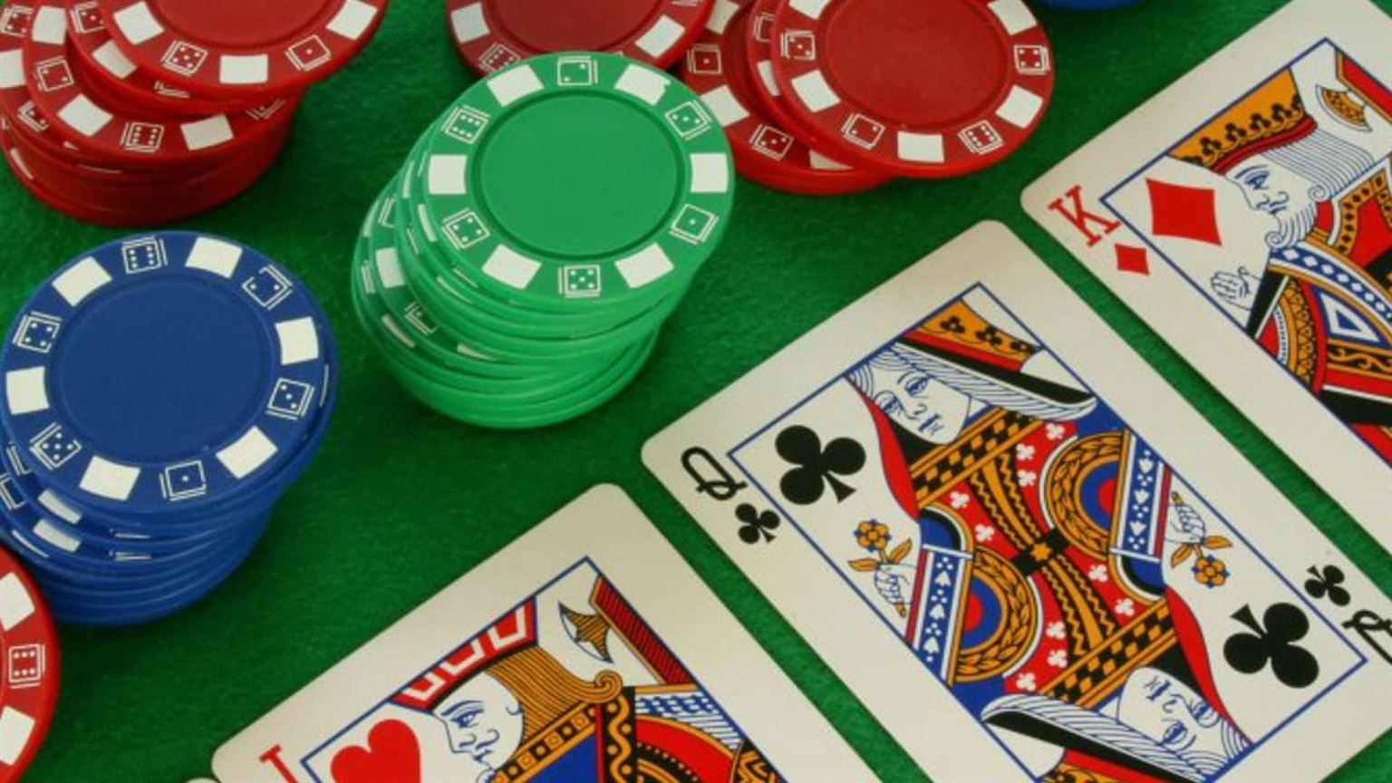 Strategic Seating: How to Choose the Perfect Poker Table